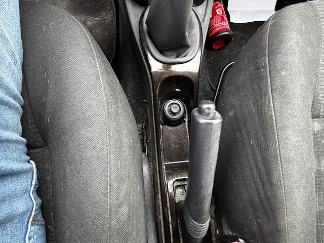 Dacia duster 1.6i 4x2 laureate, 2011 - afbeelding 5 van  35