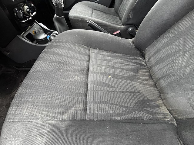 Dacia duster 1.6i 4x2 laureate, 2011 - afbeelding 7 van  35