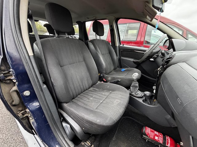 Dacia duster 1.6i 4x2 laureate, 2011 - afbeelding 14 van  35