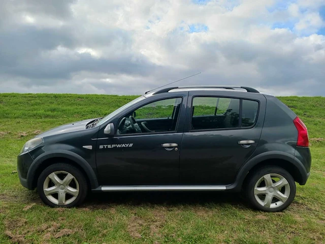 Dacia sandero 1.6 stepway, 20-lpz-2 - afbeelding 2 van  17
