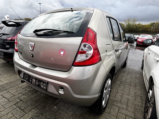 Dacia,2010 - afbeelding 28 van  33