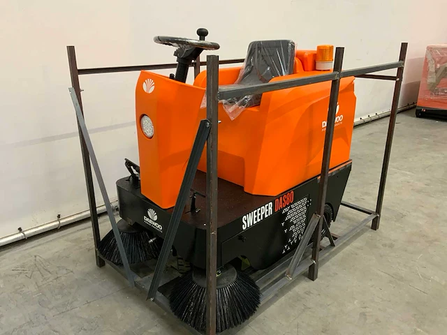 Daewoo - 2024 - das80 - zelfrijdende veegmachine - afbeelding 1 van  10