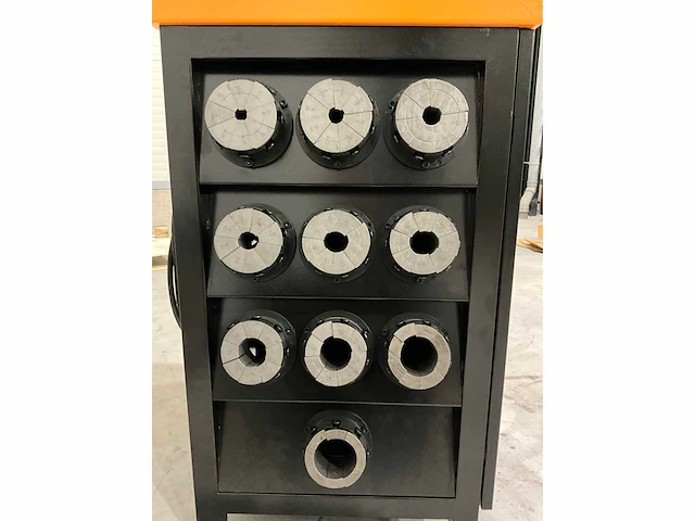 Daewoo - 2025 - 5100 - hydraulische pers - afbeelding 17 van  17