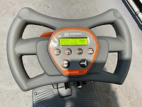 Daewoo - 2025 - daf r70 - zelfrijdende veegmachine - afbeelding 4 van  18