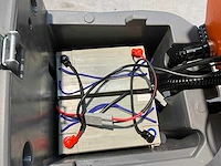 Daewoo - 2025 - daf r70 - zelfrijdende veegmachine - afbeelding 8 van  18