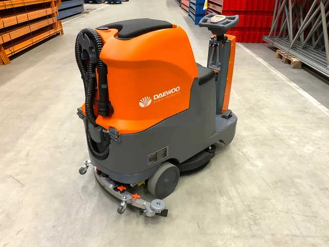 Daewoo - 2025 - daf r70 - zelfrijdende veegmachine - afbeelding 13 van  19