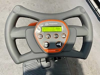 Daewoo - 2025 - daf r70 - zelfrijdende veegmachine - afbeelding 2 van  18