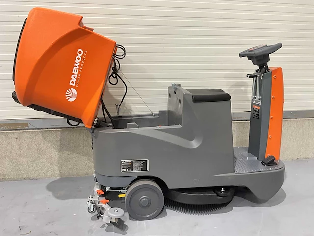 Daewoo - 2025 - daf r70 - zelfrijdende veegmachine - afbeelding 15 van  18