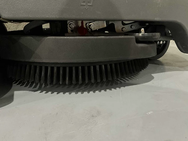 Daewoo - 2025 - daf r70 - zelfrijdende veegmachine - afbeelding 4 van  18