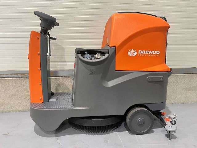 Daewoo - 2025 - daf r70 - zelfrijdende veegmachine - afbeelding 12 van  18