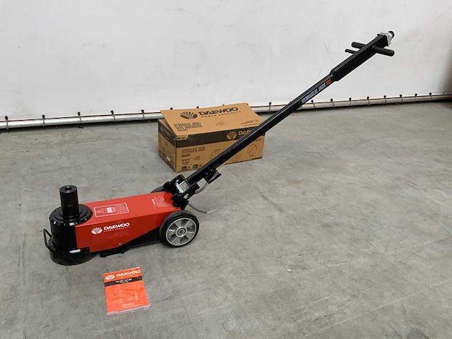 Daewoo - 2025 - dahj 80t hydrolic - garagekrik - afbeelding 1 van  15