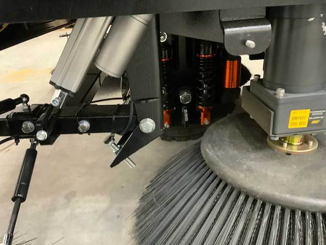 Daewoo - 2025 - das 100 - zelfrijdende veegmachine - afbeelding 12 van  26