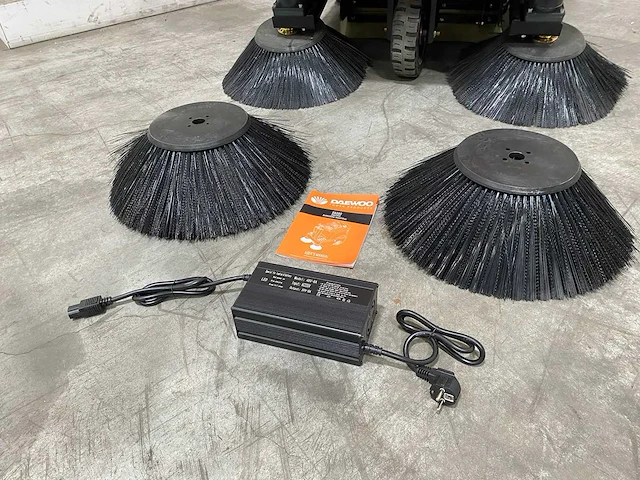 Daewoo - 2025 - das 80 - zelfrijdende veegmachine - afbeelding 9 van  18