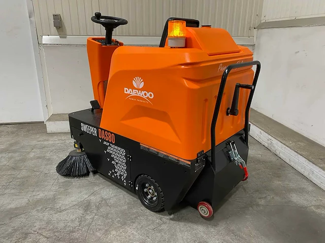 Daewoo - 2025 - das 80 - zelfrijdende veegmachine - afbeelding 14 van  18