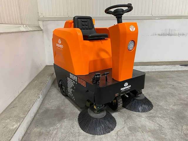 Daewoo - 2025 - das 80 - zelfrijdende veegmachine - afbeelding 12 van  18
