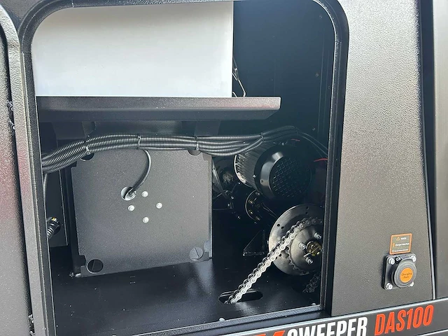 Daewoo - 2025 - das100 - straatveegmachine - afbeelding 16 van  30