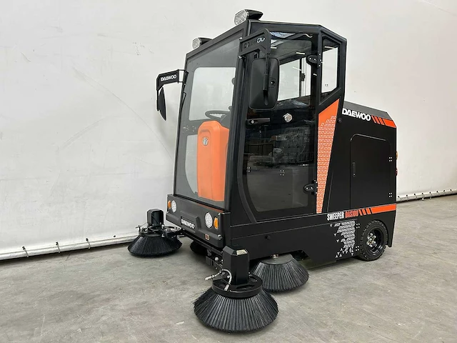 Daewoo - 2025 - das100 - straatveegmachine - afbeelding 25 van  30