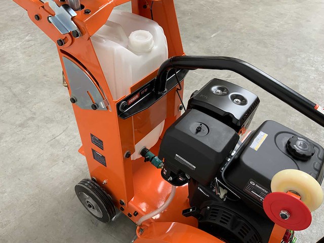 Daewoo - 2025 - datmf20-4 - benzine vloerzaagmachine - afbeelding 11 van  12