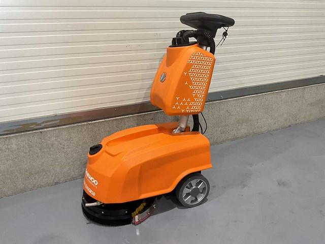 Daewoo - 2025 - daxm30 - zelfrijdende veegmachine - afbeelding 2 van  13