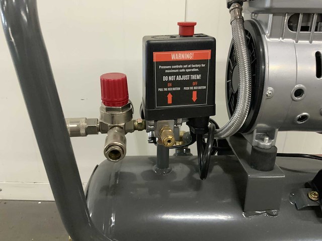 Daewoo - daax 24l - luchtcompressor - afbeelding 4 van  6