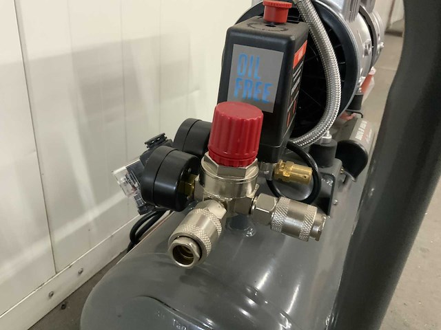 Daewoo - daax 24l - luchtcompressor - afbeelding 5 van  6