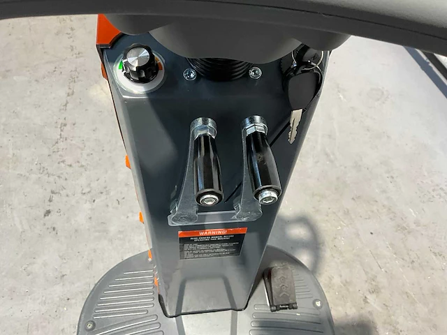 Daewoo - daf r70 - zelfrijdende veegmachine - afbeelding 3 van  20
