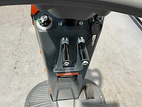 Daewoo - daf r70 - zelfrijdende veegmachine - afbeelding 3 van  20