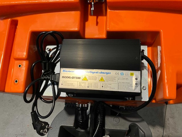 Daewoo - daf r70 - zelfrijdende veegmachine - afbeelding 11 van  20