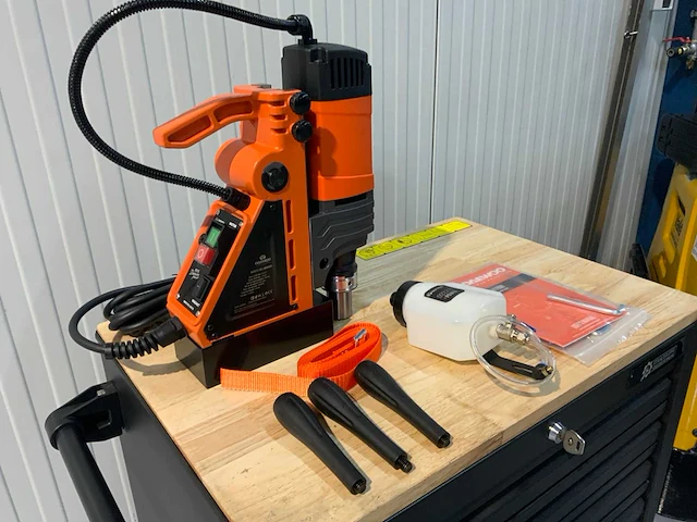 Daewoo - damd1600 - magneet boormachine in koffer - afbeelding 1 van  24