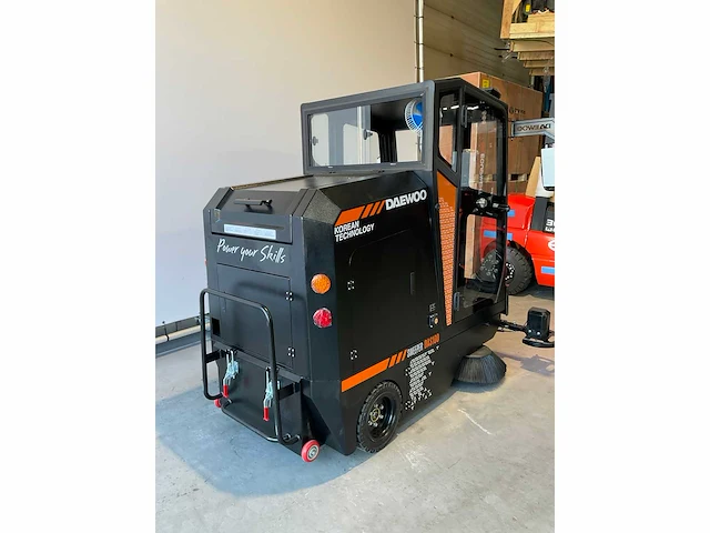Daewoo - das 100 veegmachine met cabine - afbeelding 29 van  38