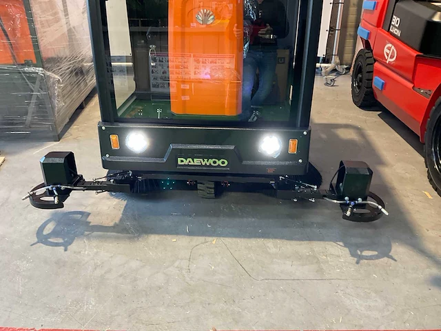 Daewoo - das 100 veegmachine met cabine - afbeelding 13 van  38