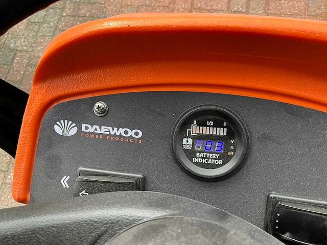 Daewoo - das100 - cabine veegmachine - afbeelding 13 van  24