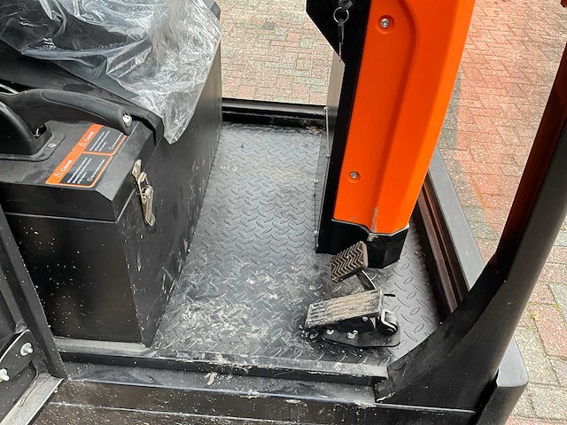 Daewoo - das100 - cabine veegmachine - afbeelding 14 van  24