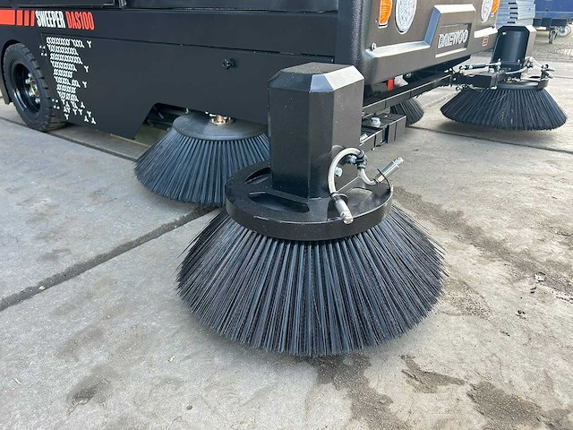 Daewoo - das100 - straatveegmachine - 2024 - afbeelding 26 van  30