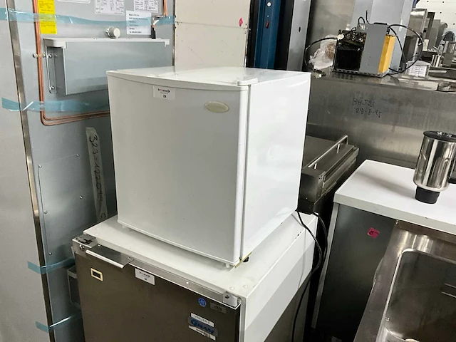Daewoo - fr-061a - refrigerators - afbeelding 1 van  3