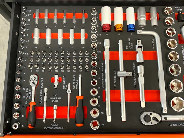 Daewoo 13 lades gereedschapswagen 267 delig - afbeelding 26 van  29