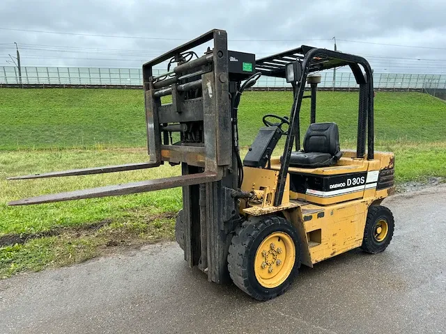 Daewoo d30s-2 vorkheftruck - afbeelding 1 van  10
