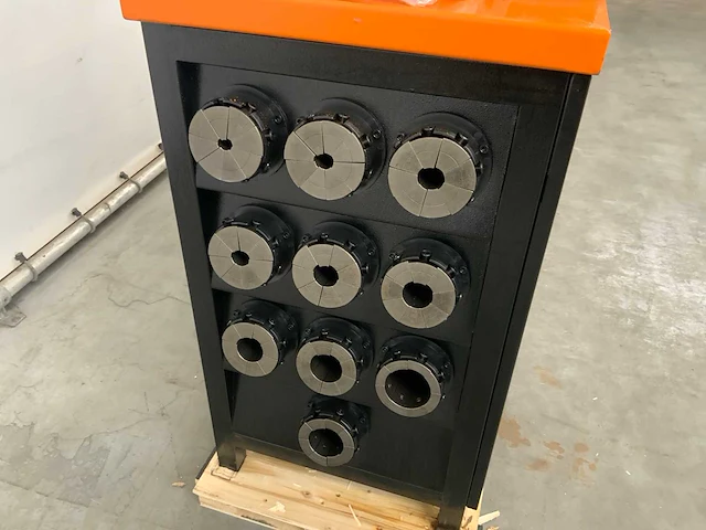 Daewoo da5100-hc hydraulische slangenpers - afbeelding 15 van  15
