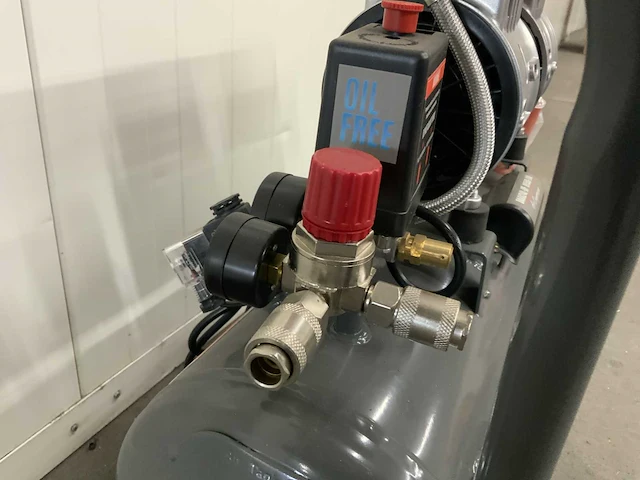 Daewoo daax 24l luchtcompressor - afbeelding 5 van  6
