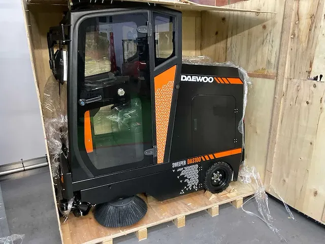 Daewoo das 100 veegmachine met cabine - afbeelding 39 van  39