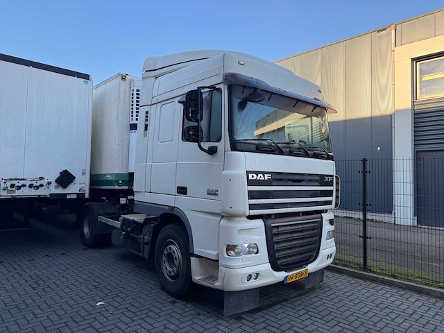 Daf - 2010 - ft xf105 - vrachtwagen - afbeelding 1 van  26