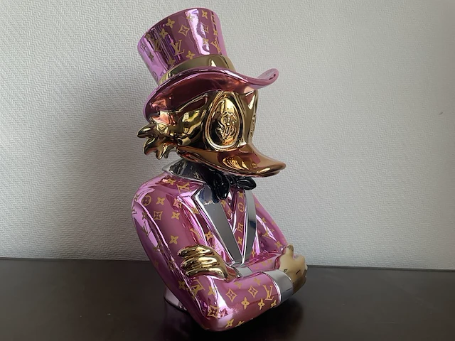 Dagobert duck pop art beeld, roze, 2025 - afbeelding 3 van  11