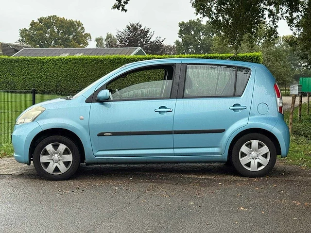 Daihatsu - 2006 - sirion 2 - 1.3-16v comfort - 24-sz-rg - afbeelding 3 van  10