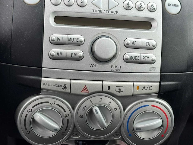 Daihatsu - 2006 - sirion 2 - 1.3-16v comfort - 24-sz-rg - afbeelding 9 van  10