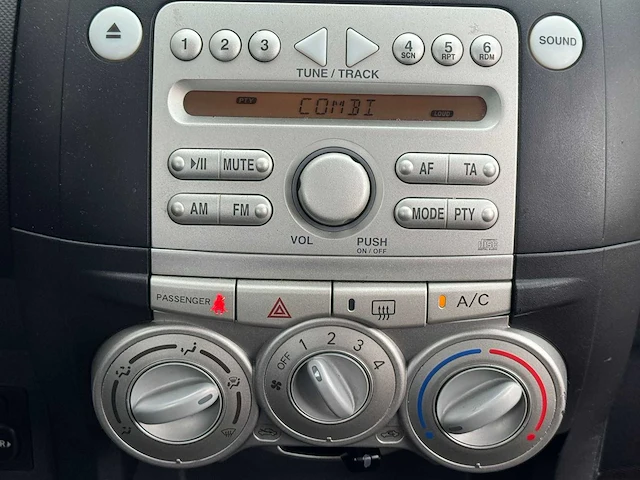 Daihatsu - 2007 - sirion 2 - 1.3-16v comfort - 18-xj-nx - afbeelding 11 van  17