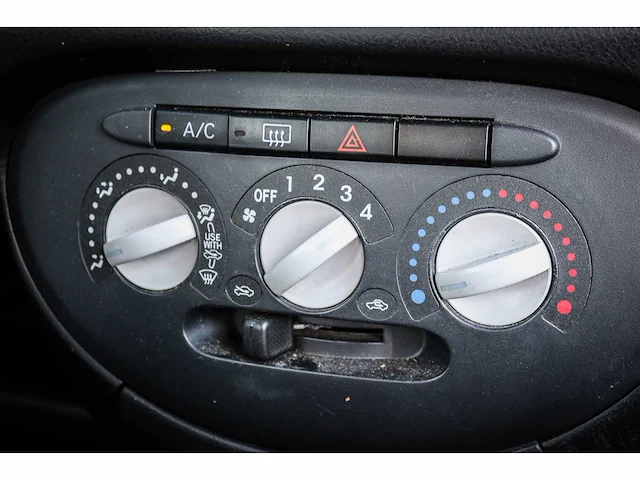 Daihatsu - trevis - 1.0 g-627-jk - afbeelding 2 van  19