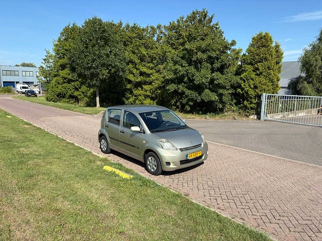 Daihatsu sirion 2 1.0-12v trend 64-kbp-9 - afbeelding 1 van  21