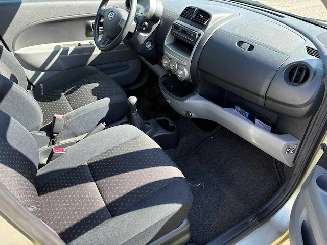 Daihatsu sirion 2 1.0-12v trend 64-kbp-9 - afbeelding 16 van  21