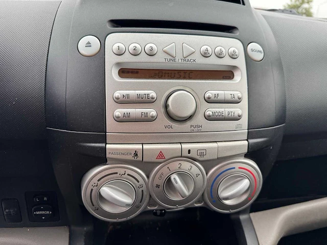 Daihatsu sirion 2 1.0-12v trend 66-td-dl - afbeelding 9 van  9