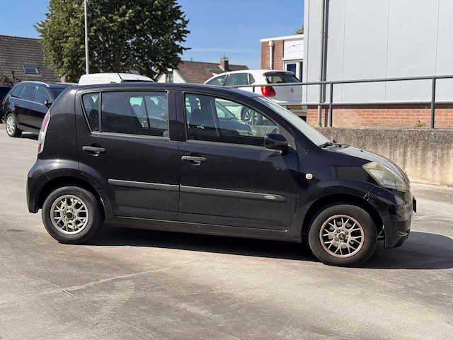 Daihatsu sirion 2 1.0-12v trend, 80-zd-lt - afbeelding 2 van  15